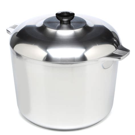 Magnolite pot - Includes 1-Each-Magnalite Classic 3-Quart Covered Casserole. Magnalite cookware feature vessels and lids constructed from hand-poured cast aluminum. The vessels feature a thick base that won't warp. Heavy domed lids lock-in moisture, transfer heat from the vessel side wall, and help facilitate convection style heating.
